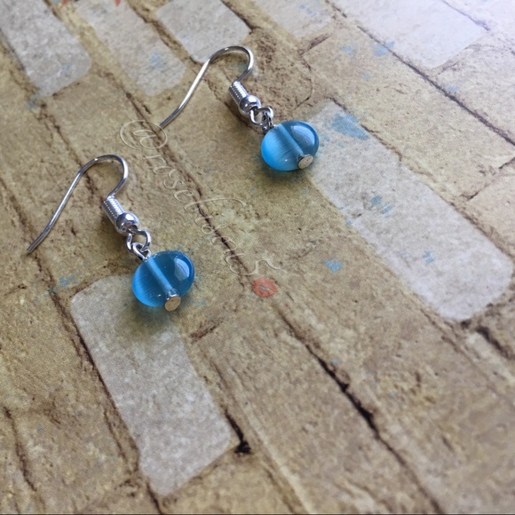 💧HP! Minimalist Aqua Glass Bead Dainty Earrings - Picture 2 of 8